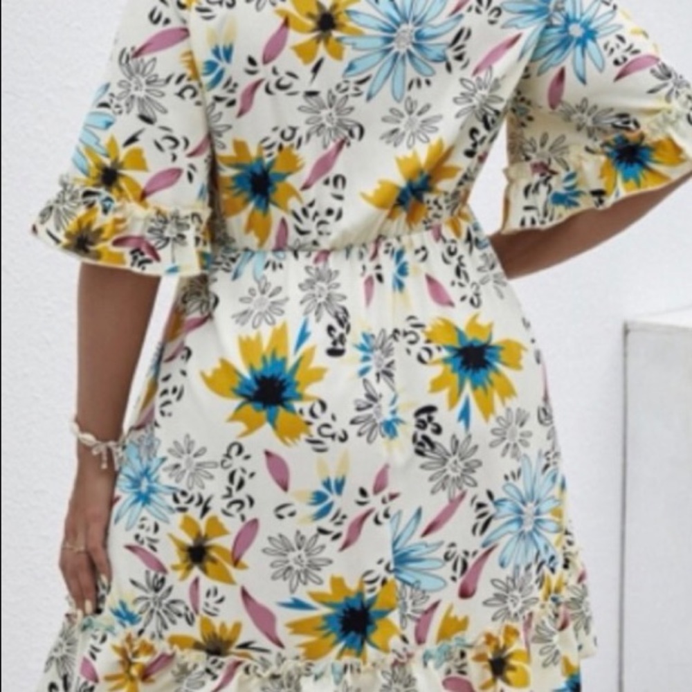 Shrink Curve Sexy Floral, Tie Front, Ruffles Around Sleeves and Hem, Mini Dress - Picture 4 of 15